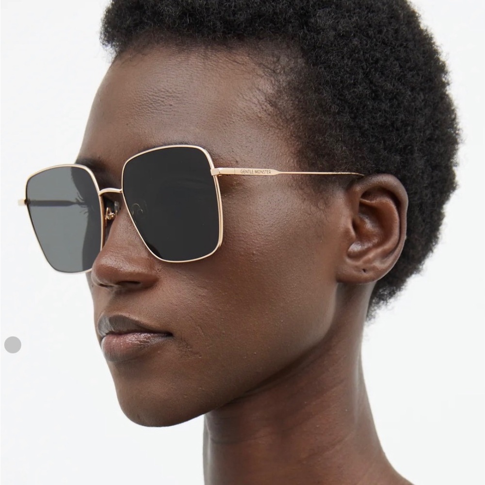 Gentle Monster Diane 02 Black and Gold Sunglasses - Picture 10 of 11